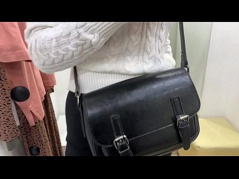 ❤️ Masturbazione publica di a ghjovana cagna FeralBerry cù un dildo in a sala di prove ️❌ Video cazzo  à porn co.redpornpictures.ru
